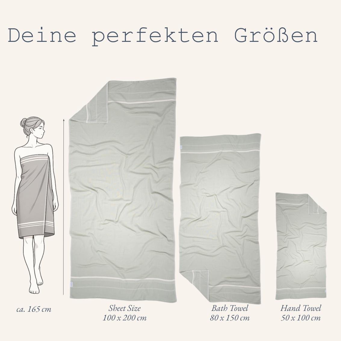 Die drei perfekt passenden Größen des Ecobain Grit Towels in magic mermaid: Zentimeter-Angaben für Handtuch, Duschtuch und Badetuch in elegantem Salbeigrün neben einer Körpersilhouette. Schadstofffreies Premium-Wellness-Tuch mit einer extrem saugstarken Oberflächenstruktur.