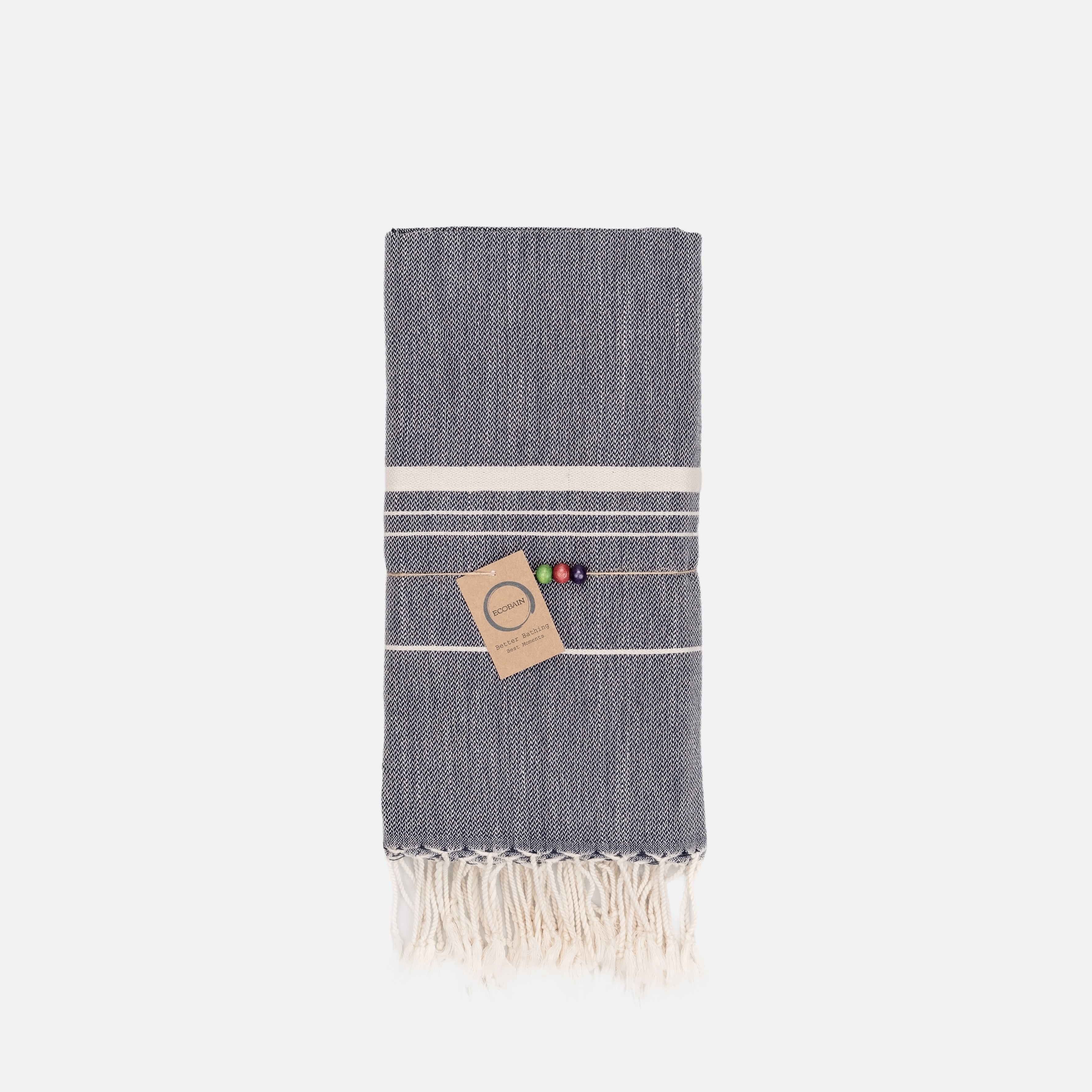 Extragroßes Ecobain Badelaken aus der Linie 'Bathroom Air' im tiefen Ozeanton Midnight Anchor. Mit 100x200 cm entfaltet dieses Quick-Dry Handtuch puren Luxus im Home Spa und dient dank seines minimalen Volumens als das ultimative leichte Reisetuch. Eine edle und ressourcenschonende Alternative zum herkömmlichen Microfasertuch, die dir auf Reisen oder beim Backpacking maximalen Komfort bietet, ohne im Koffer schwer ins Gewicht zu fallen.