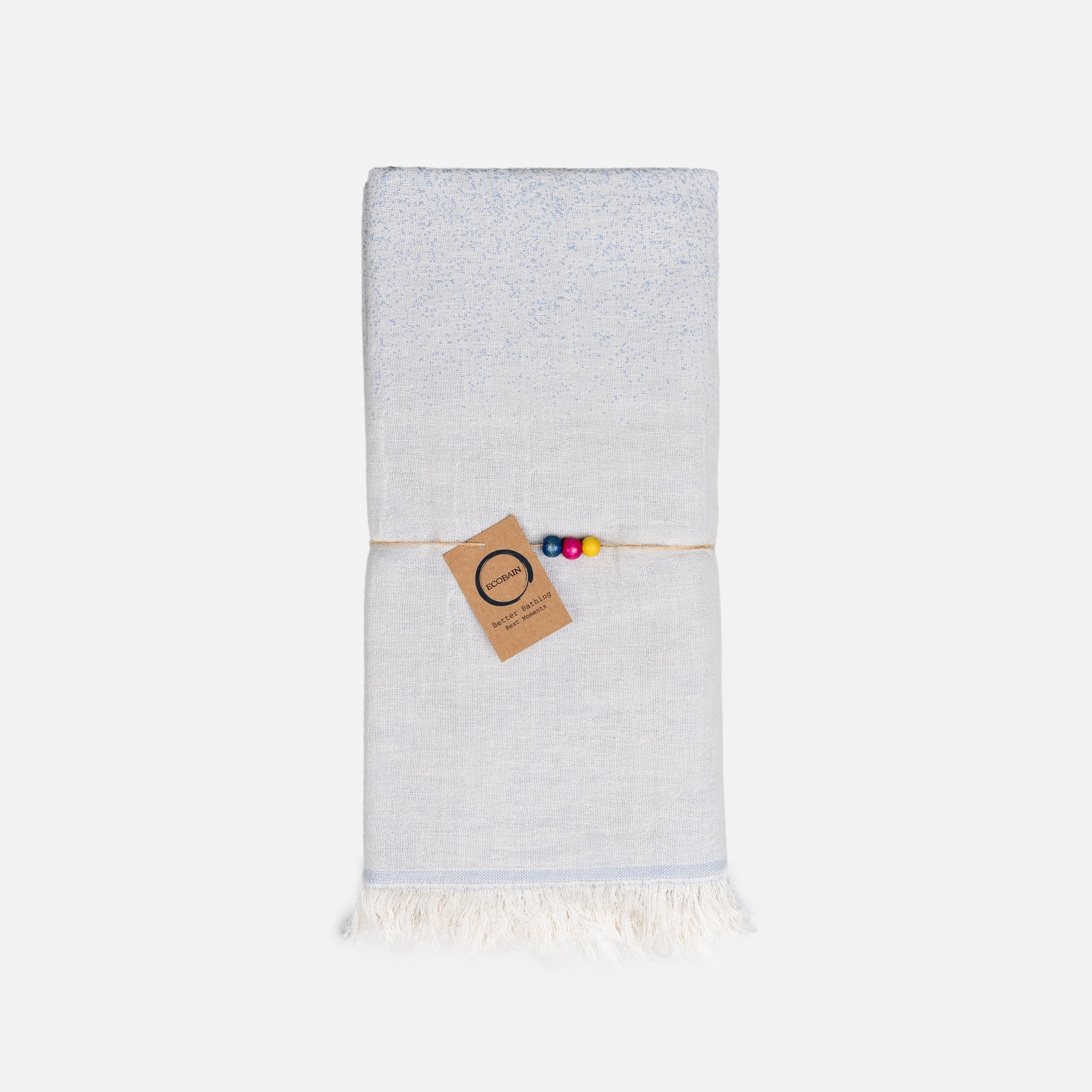 Nahaufnahme der Webstruktur eines Ecobain Hamamtuchs aus der Liberty Series. Das Design Faded im Farbton Deep Tide zeigt eine feine, hochwertige Webung aus 100 Prozent gekämmter Baumwolle. Dieses ressourcenschonende, plastikfreie Tuch ist die smarte Alternative zu voluminösem Frottee. Es zeichnet sich durch extreme Saugfähigkeit, schnelles Trocknen und ein reines Hautgefühl aus. Ein langlebiges Must-have für Wellness, Sport und anspruchsvolle Badezimmer.
